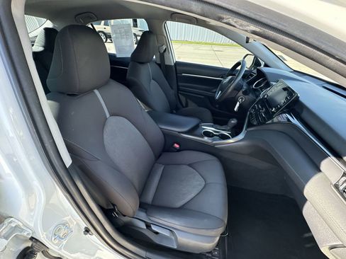 Used 2021 Toyota Camry LE FWD image 26