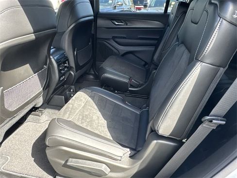 New 2025 Jeep Grand Cherokee L Altitude image 19