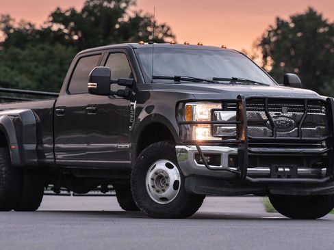 Used 2017 Ford F350 Lariat w/ FX4 Off-Road Package AWD/4WD image 4