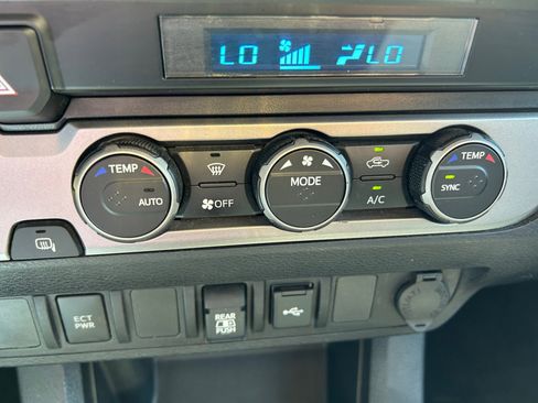 Used 2022 Toyota Tacoma SR5 RWD image 16