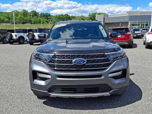 Used 2023 Ford Explorer XLT w/ Equipment Group 202A AWD/4WD image 2