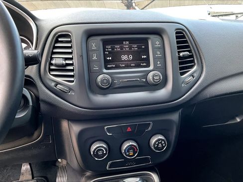 Used 2018 Jeep Compass Latitude FWD image 32