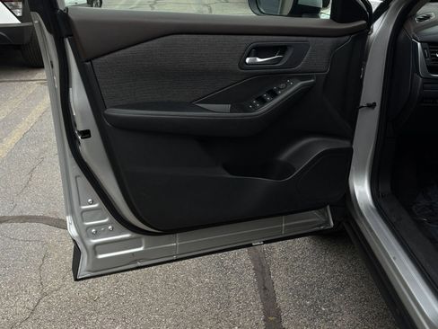 Used 2023 Nissan Rogue SV image 18