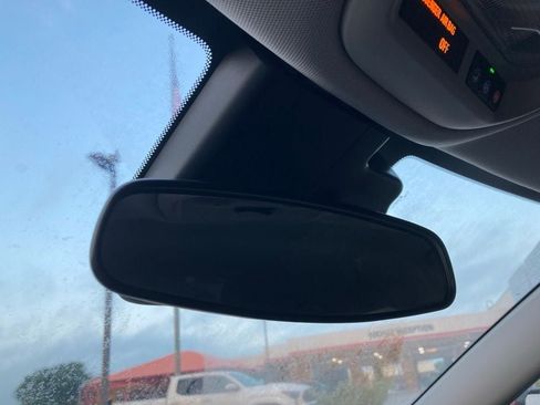 Used 2025 Chevrolet Trax LT image 25