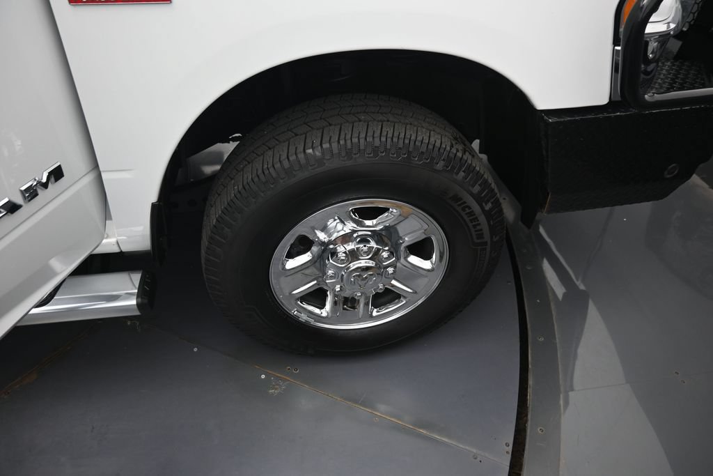 Used 2022 RAM 3500 Tradesman w/ Chrome Appearance Group AWD/4WD image 35