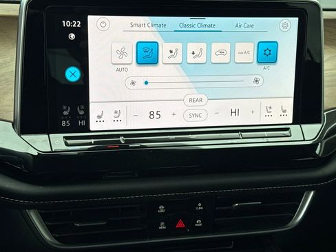 Used 2024 Volkswagen Atlas SE image 24