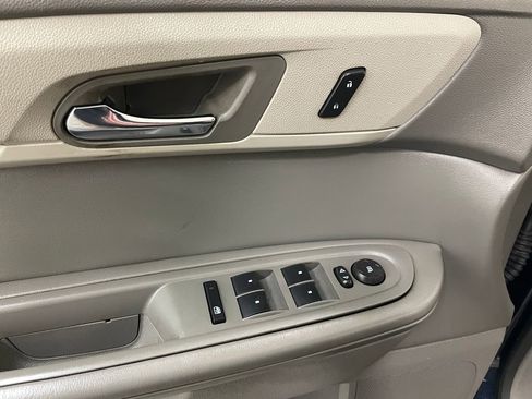 Used 2015 Chevrolet Traverse LS w/ LPO, 'HIT The Road' Package FWD image 7