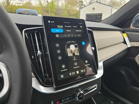 New 2026 Volvo XC90 B5 Plus w/ Protection Package image 25