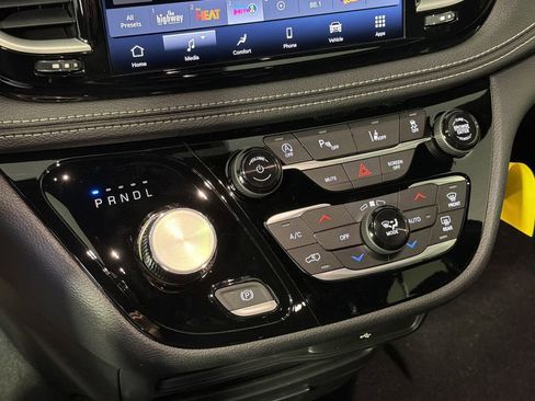 New 2026 Chrysler Pacifica Select FWD image 22