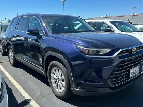 Used 2025 Toyota Grand Highlander FWD image 3