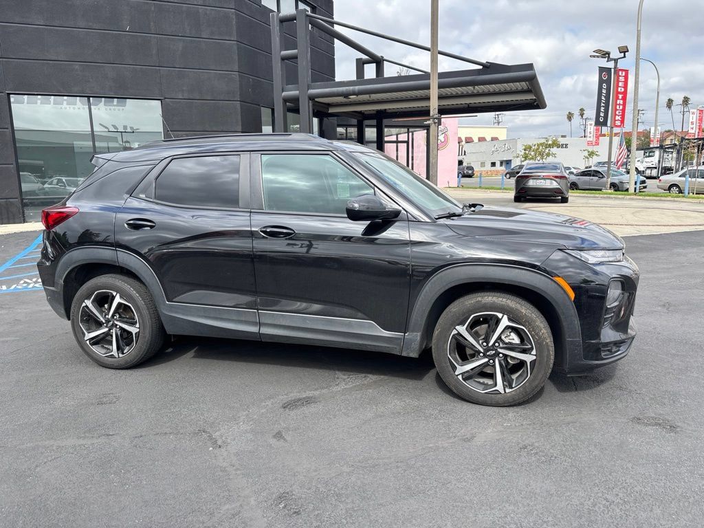 Used 2023 Chevrolet TrailBlazer RS FWD image 3