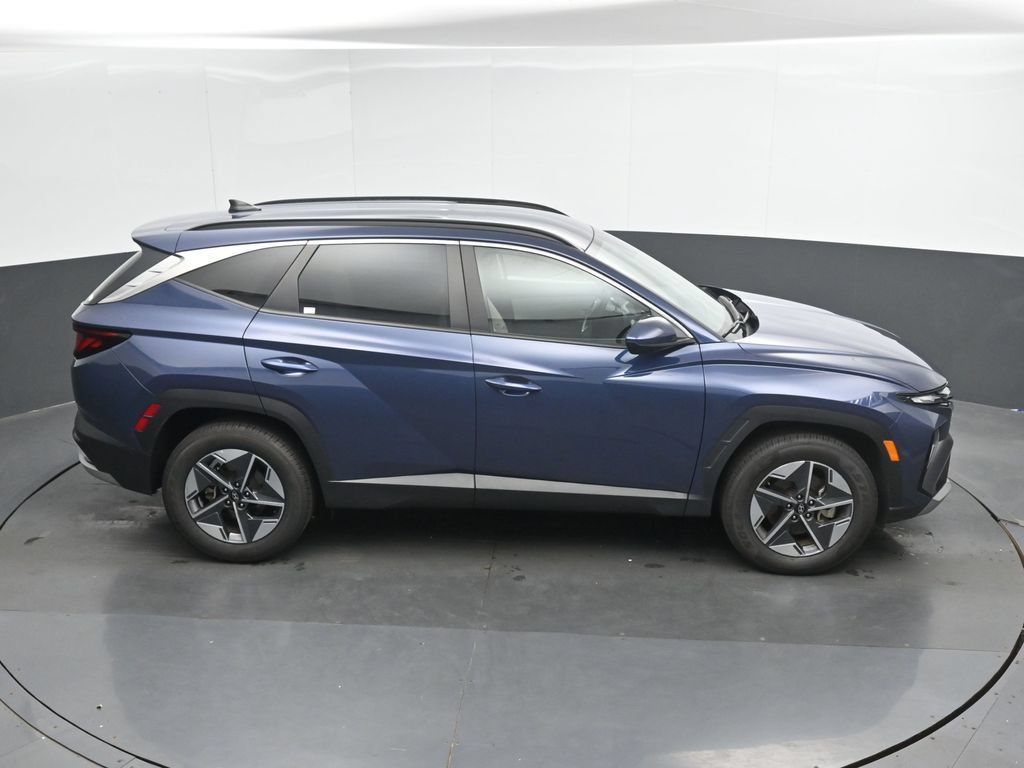 Certified 2025 Hyundai Tucson SEL AWD/4WD image 32