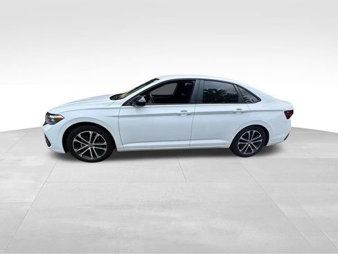 Used 2024 Volkswagen Jetta Sport FWD image 3