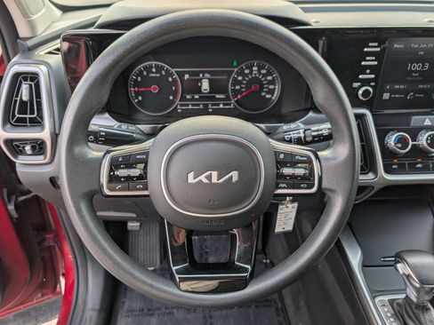 Used 2022 Kia Sorento LX AWD/4WD image 16