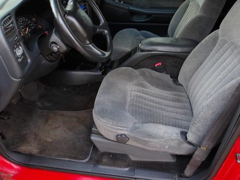 Used 2002 Chevrolet Blazer LS w/ Preferred Equipment Group image 5