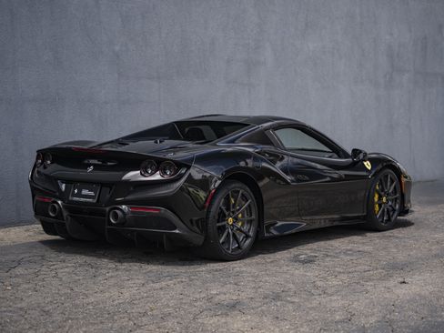 Certified 2022 Ferrari F8 Tributo RWD image 10