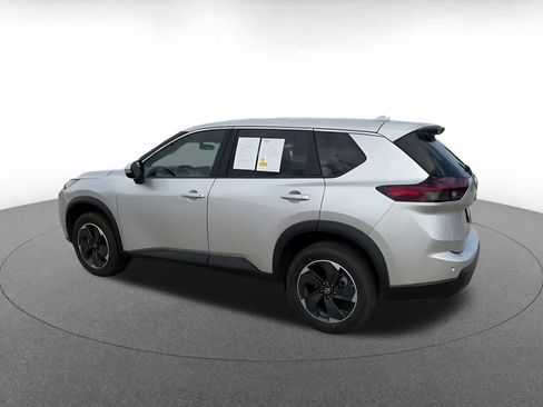 Used 2025 Nissan Rogue SV FWD image 9