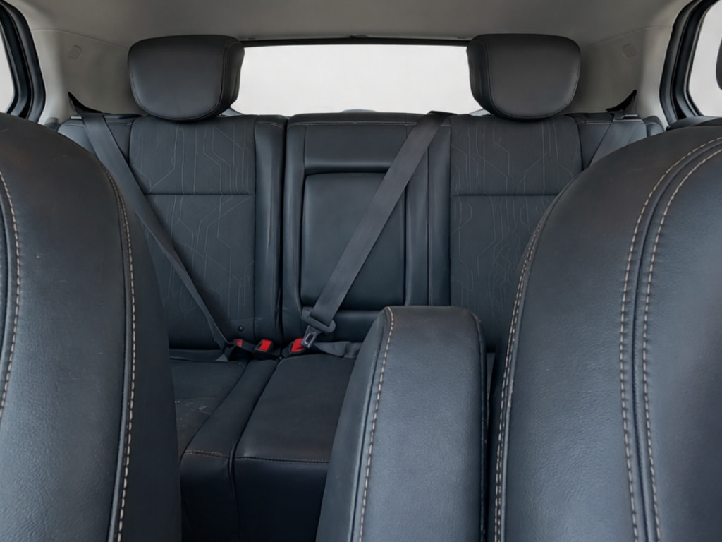 Used 2020 Chevrolet Trax LT w/ Sun & Sound Package FWD image 18
