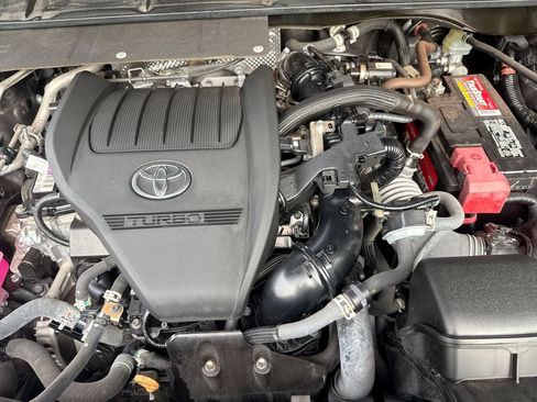 Used 2023 Toyota Highlander LE FWD image 17