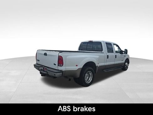 Used 2005 Ford F350 Lariat image 3