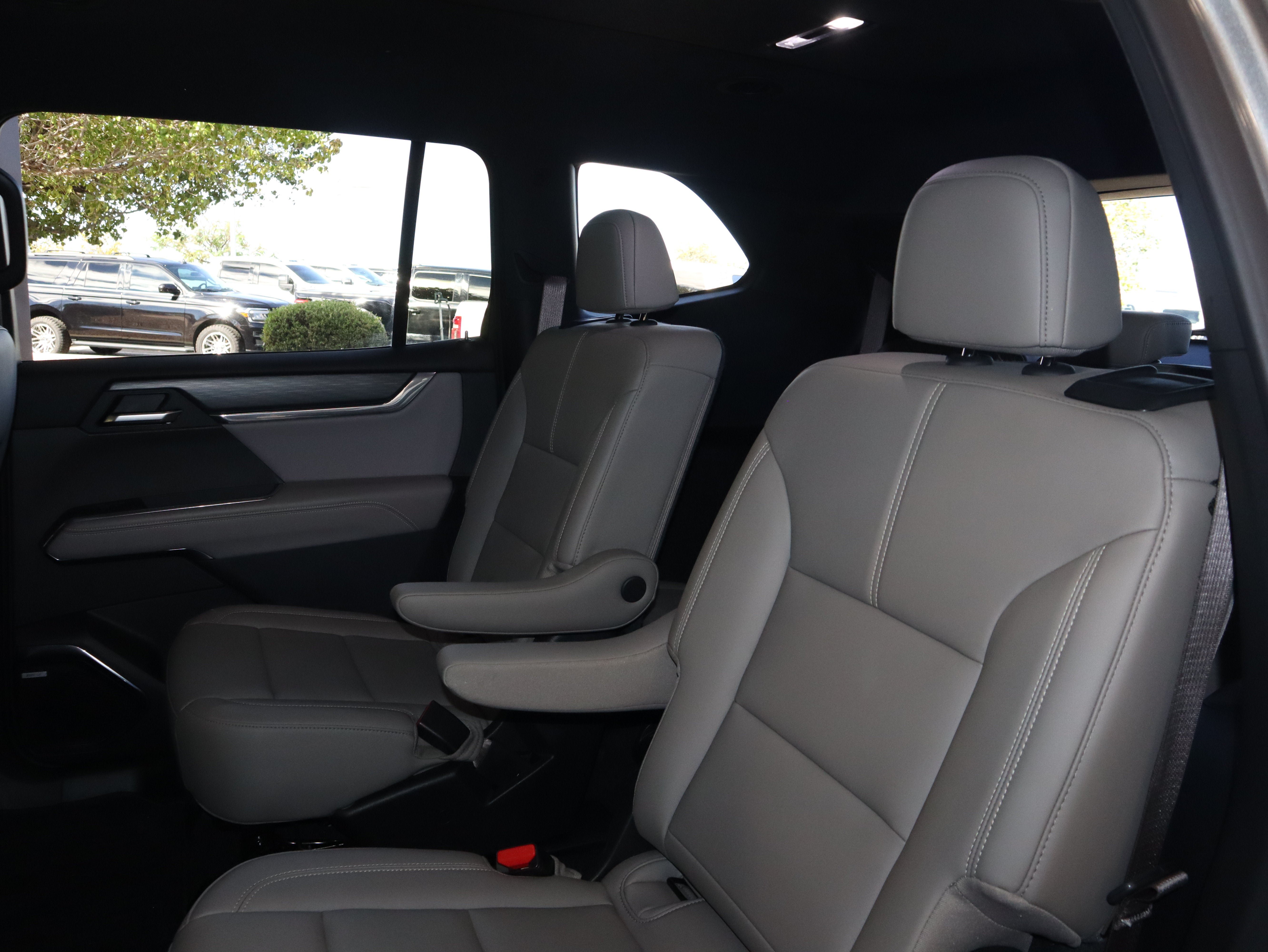Used 2026 GMC Acadia Elevation w/ Elevation Premium Package AWD/4WD image 36