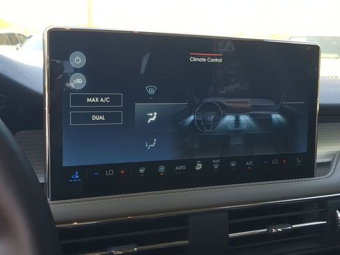 Used 2025 Lincoln Corsair Reserve image 18