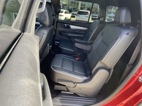 Used 2025 Buick Enclave Preferred w/ Power Package image 15