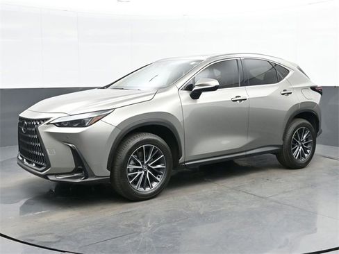 Used 2025 Lexus NX 250 FWD w/ Premium Package image 4
