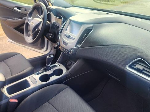 Used 2018 Chevrolet Cruze LS image 19