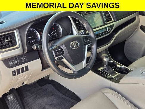 Used 2018 Toyota Highlander XLE FWD image 10