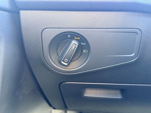 Used 2020 Volkswagen Tiguan SE w/ Panoramic Sunroof Package image 37