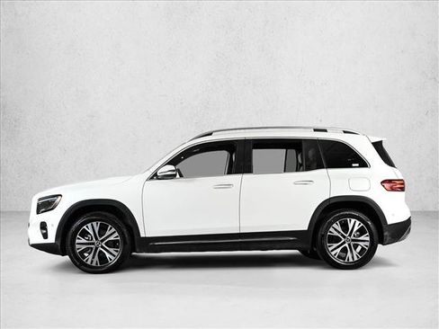 Used 2025 Mercedes-Benz GLB 250 4MATIC image 9