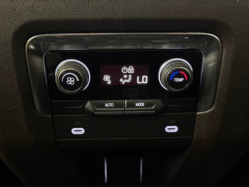 Used 2021 Chevrolet Suburban LT AWD/4WD image 33