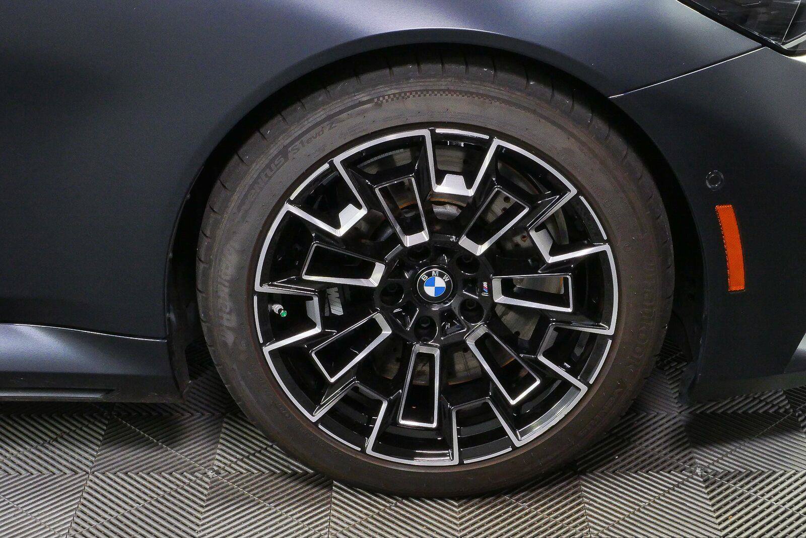 Used 2026 BMW M5 w/ Carbon Package AWD/4WD image 32