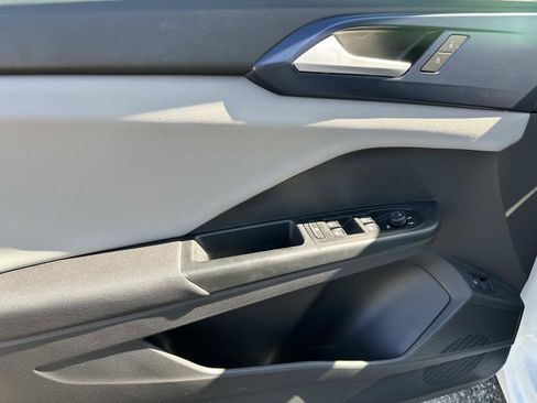 Used 2022 Volkswagen Taos SE image 15