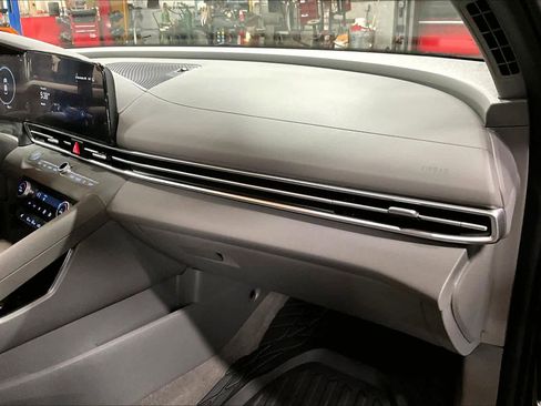 Used 2023 Hyundai Elantra SEL w/ Convenience Package image 15