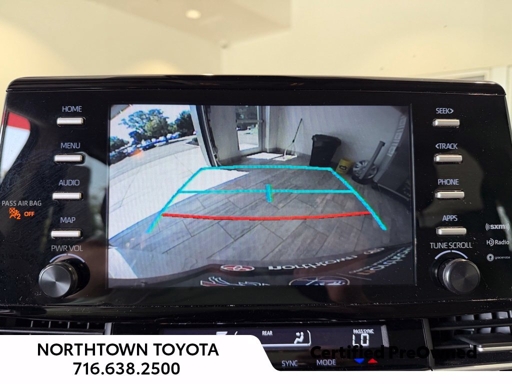 Used 2024 Toyota Sienna LE AWD/4WD image 9