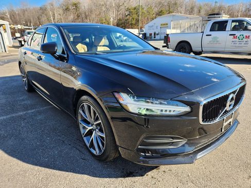 Used 2019 Volvo S90 T6 Momentum image 3