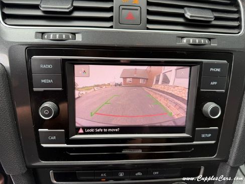 Used 2019 Volkswagen Golf 4-Door FWD image 24