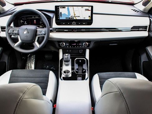 New 2025 Mitsubishi Outlander SE AWD/4WD image 36