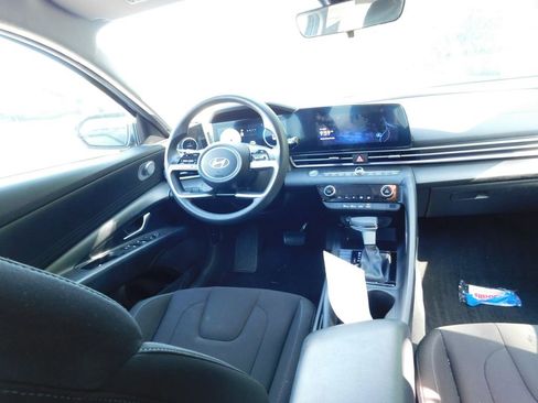 Used 2024 Hyundai Elantra SEL FWD image 6