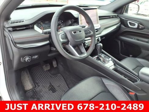 Used 2025 Jeep Compass Trailhawk image 2