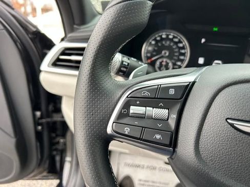 Used 2025 Genesis G70 2.5T image 22