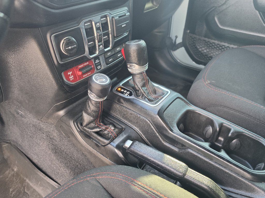 Used 2023 Jeep Wrangler Unlimited Rubicon w/ Cold Weather Group AWD/4WD image 11