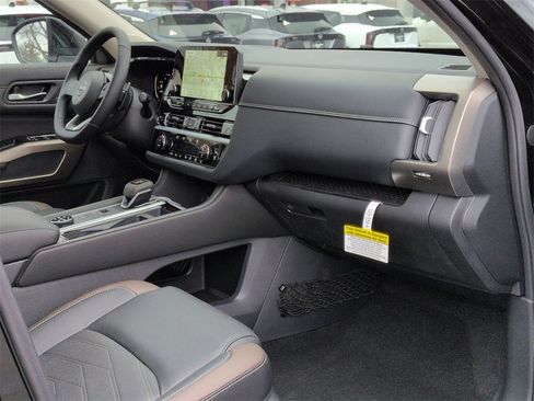 New 2025 Nissan Pathfinder Platinum w/ Cargo Package image 23