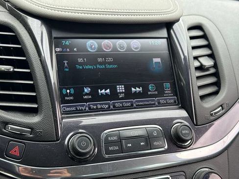 Used 2017 Chevrolet Impala LT FWD image 28