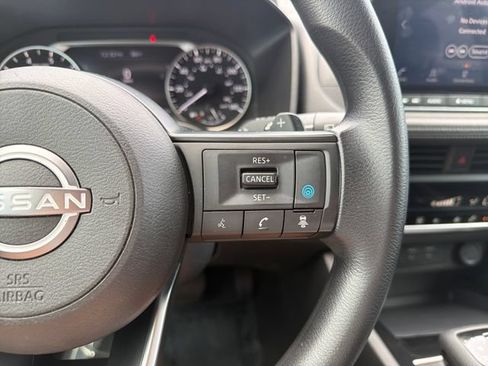 Used 2024 Nissan Rogue SV AWD/4WD image 15