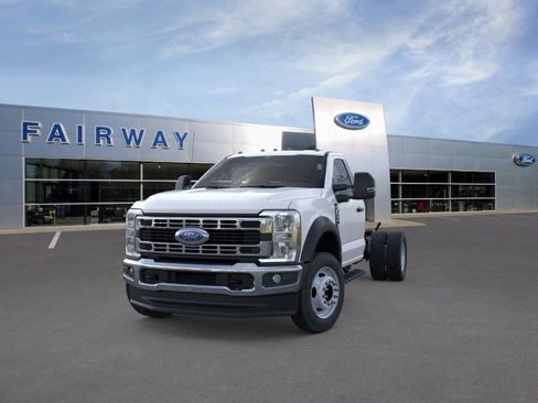 New 2025 Ford F550 4x4 Regular Cab Super Duty image 2