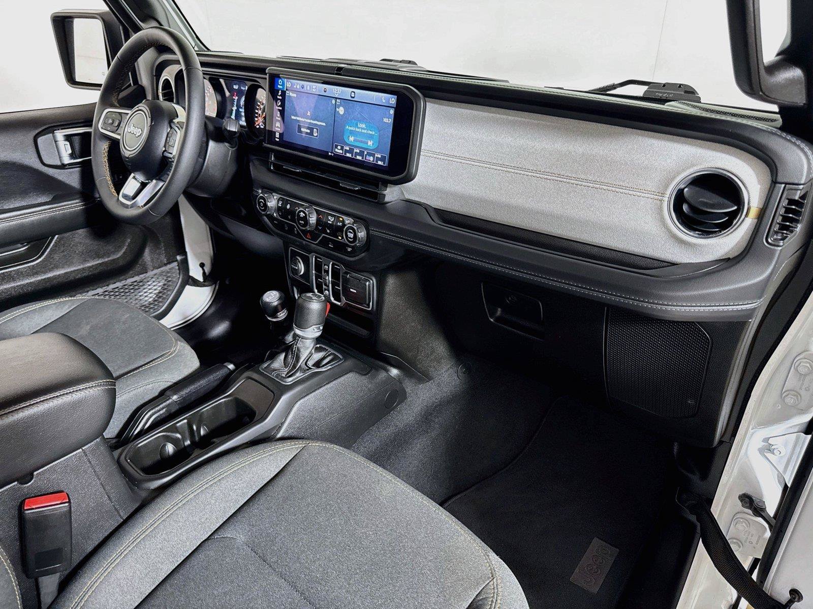 Used 2025 Jeep Wrangler Unlimited Sahara AWD/4WD image 26