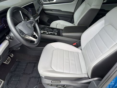 Used 2024 Volkswagen Atlas Cross Sport SEL R-Line AWD/4WD image 5